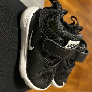 3c baby’s Nikes like new